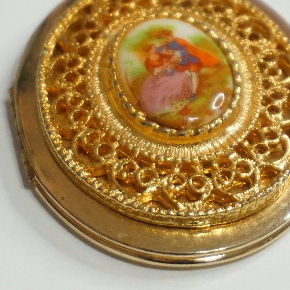 2/$40 - Vintage Renaissance Picture Pendant Locket - Picture 2 of 4